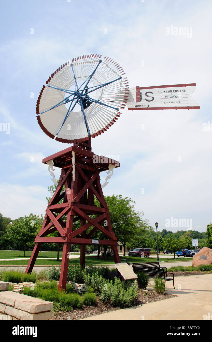 Stadt Zentrum von Batavia Illinois USA historische Windmühle des US-Wind Motor und Pumpe Stockfoto