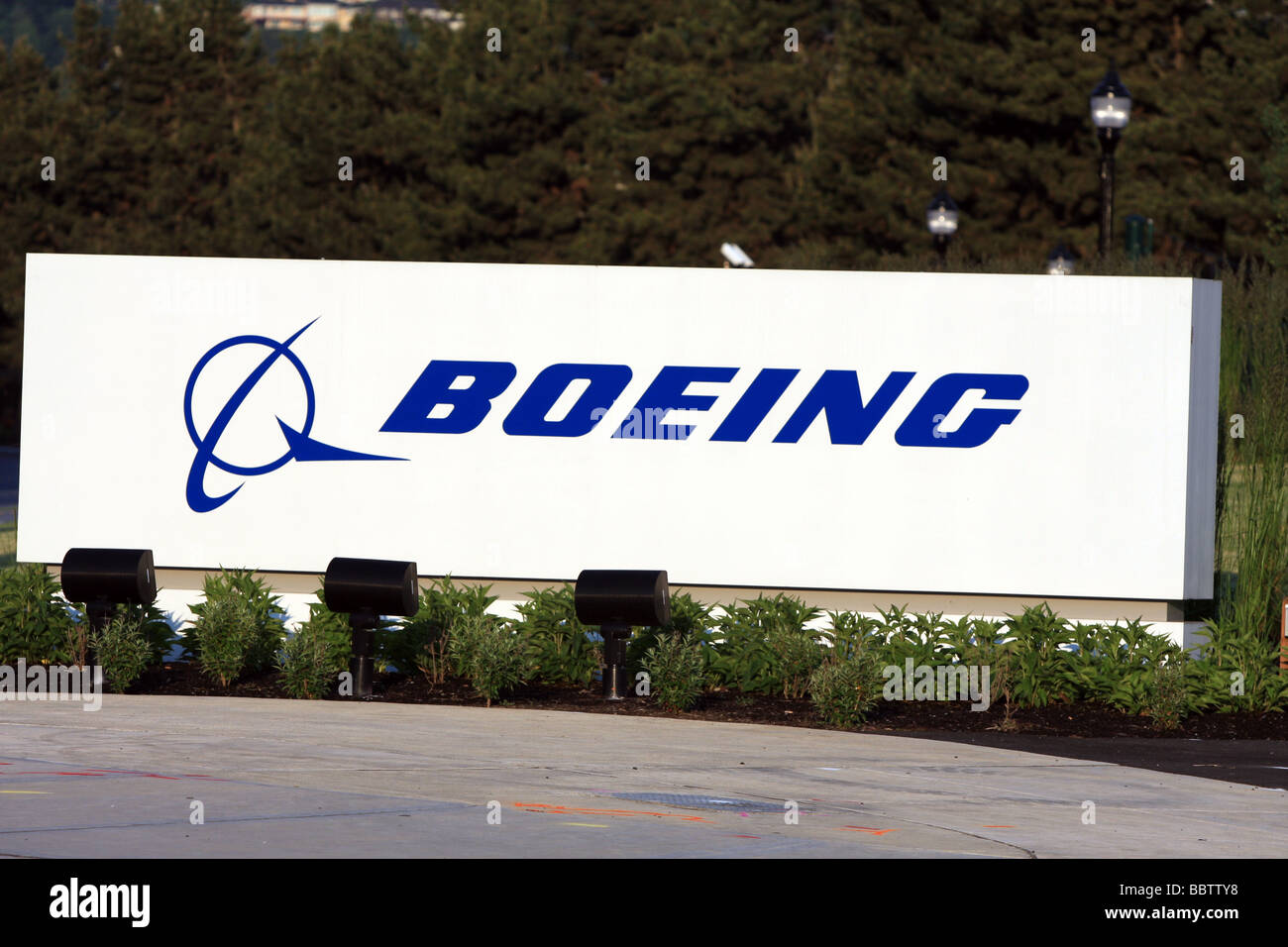 Das Firmenlogo von the Boeing Company auf einem Schild am Eingang ihrer Einrichtung Renton, Washington. Stockfoto
