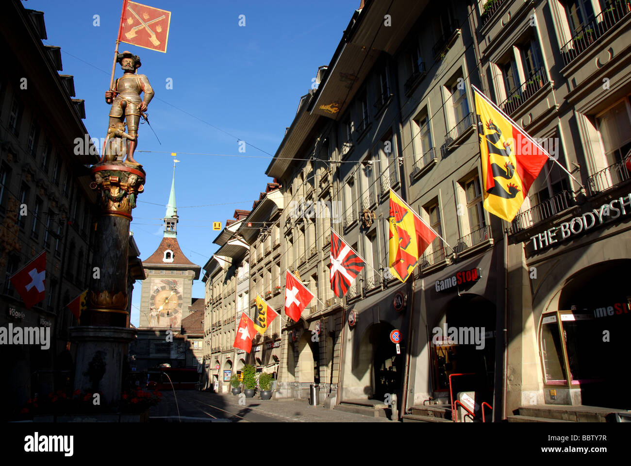 Marktgasse mit Schuetzenbrunnen Brunnen von der Shooter-historische alte Stadt von Bern UNESCO Weltkulturerbe Schweiz Stockfoto