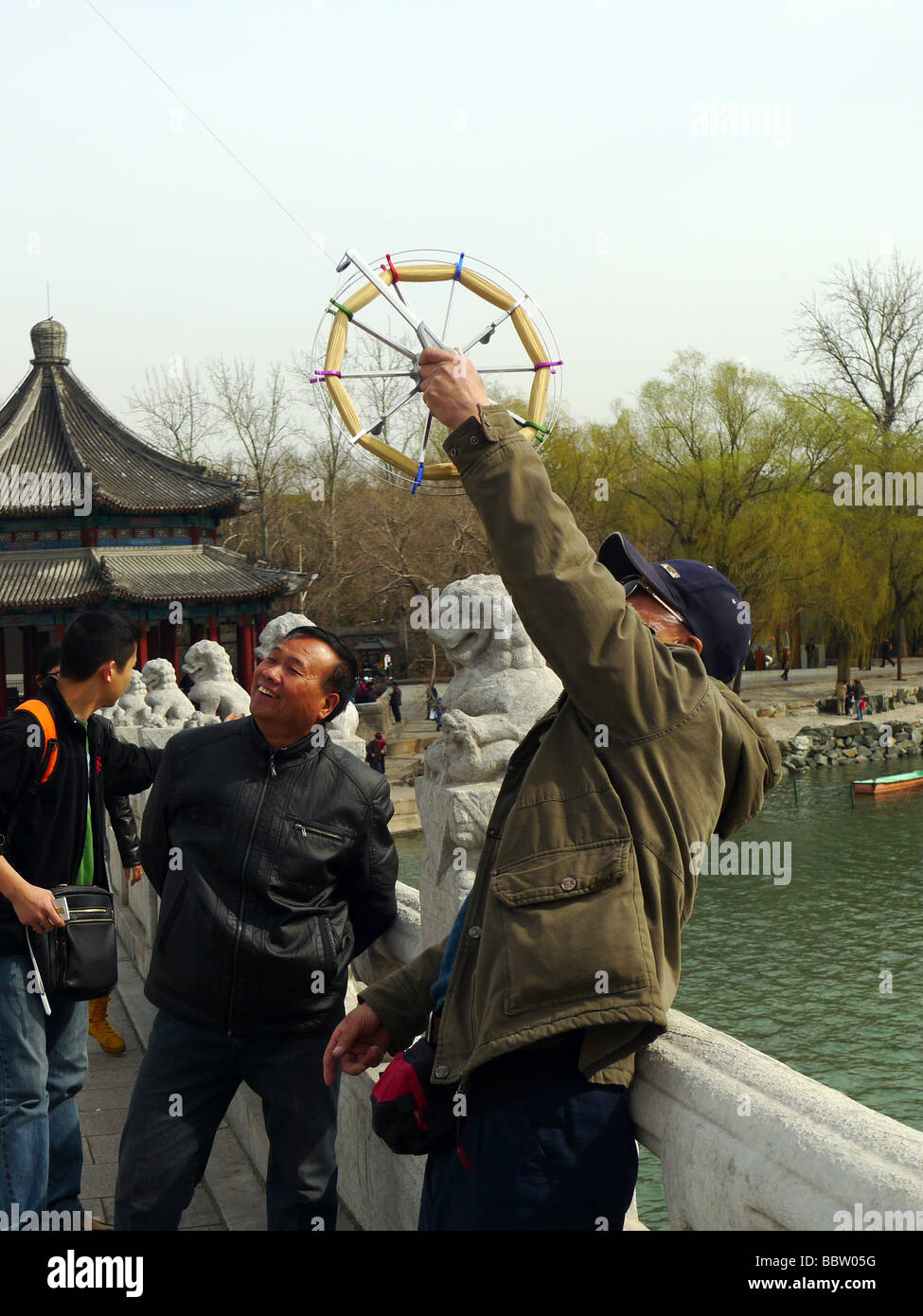 Chinesische Drachen Flyer im Sommerpalast, Peking, China. Stockfoto