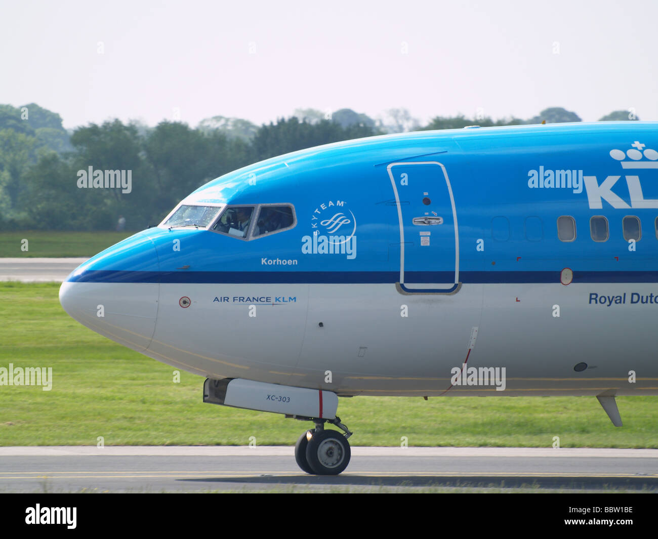 Nase und das Cockpit KLM Boeing 737-800 Manchester Flughafen. Stockfoto