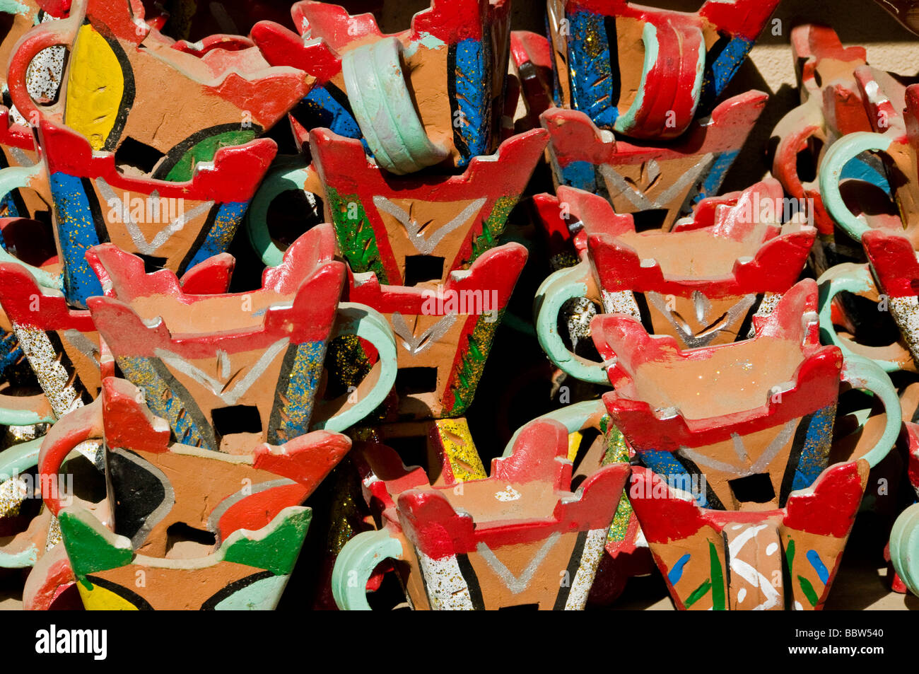 Bunte Weihrauch-Brenner Nizwa Markt Sultanat Oman Stockfoto