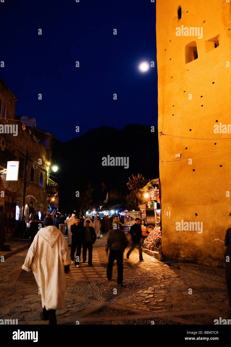 Außerhalb der Kasbah bei Nacht, Chefchaouen, Marokko, Nordafrika Stockfoto