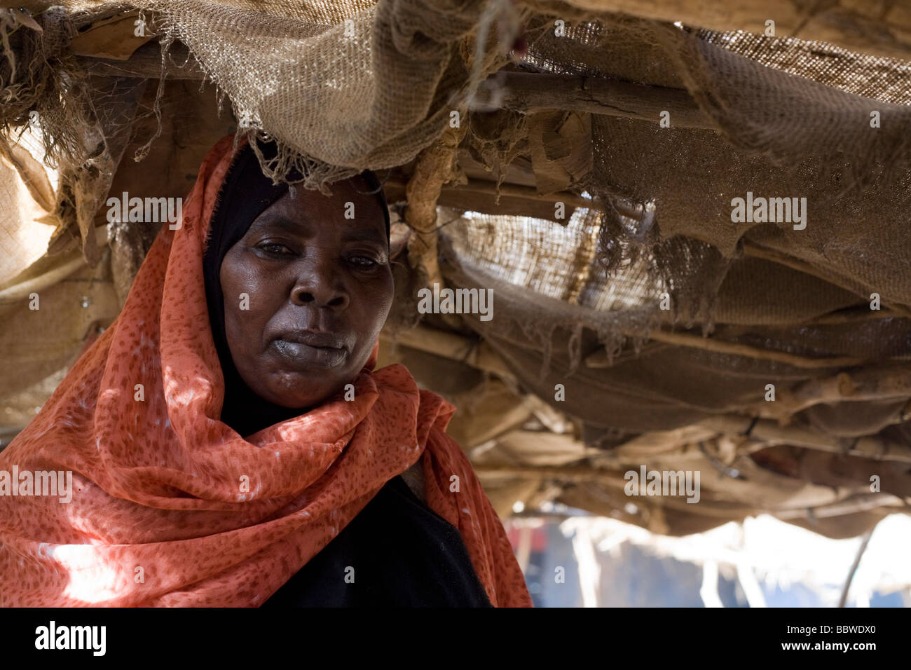 Kalthoum Ibrahim Flamid, 45, Wohnsitz von sechs Jahren in die 4 qkm Abu Shouk Flüchtlingslager Al Fasher, North Darfur, Sudan Stockfoto