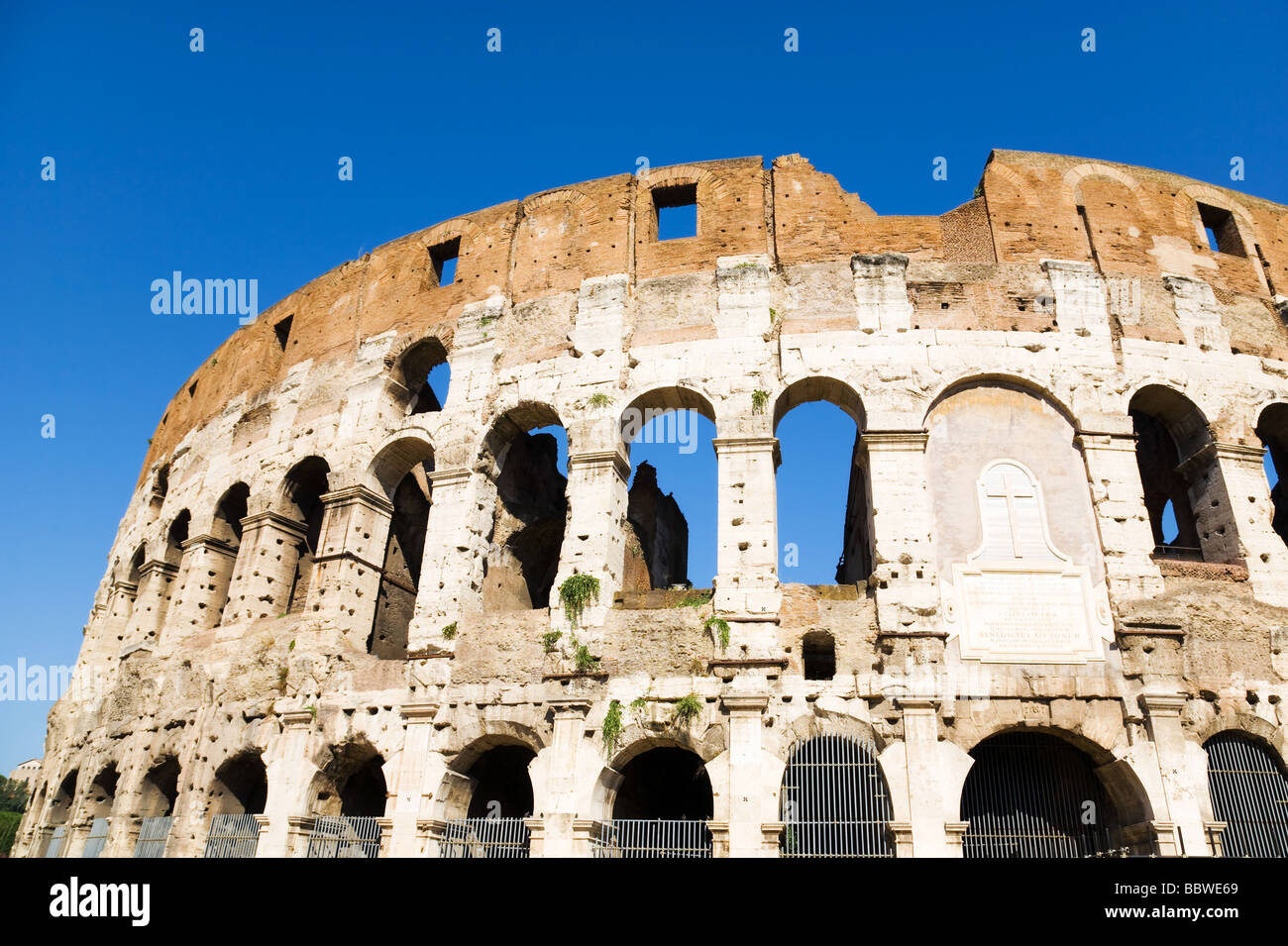 Kolosseum in Rom Italien am blauen Himmelshintergrund Stockfoto