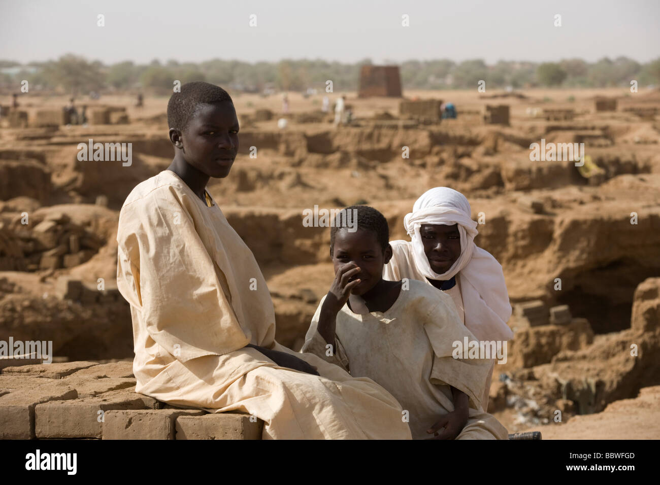Porträt von lokalen Jungs in 4 qkm Abu Shouk Flüchtlingslager Al Fasher, North Darfur, Sudan Stockfoto