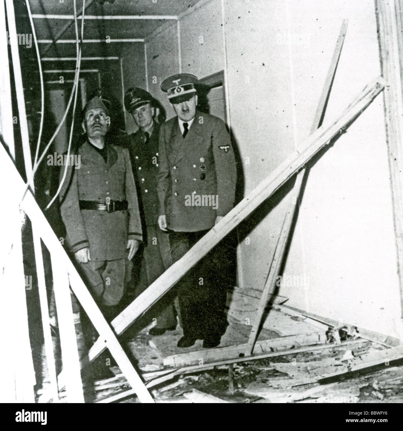 HITLER zeigt Mussolini die Schäden, die durch das Attentat auf 20. Juli 1944 Stockfoto