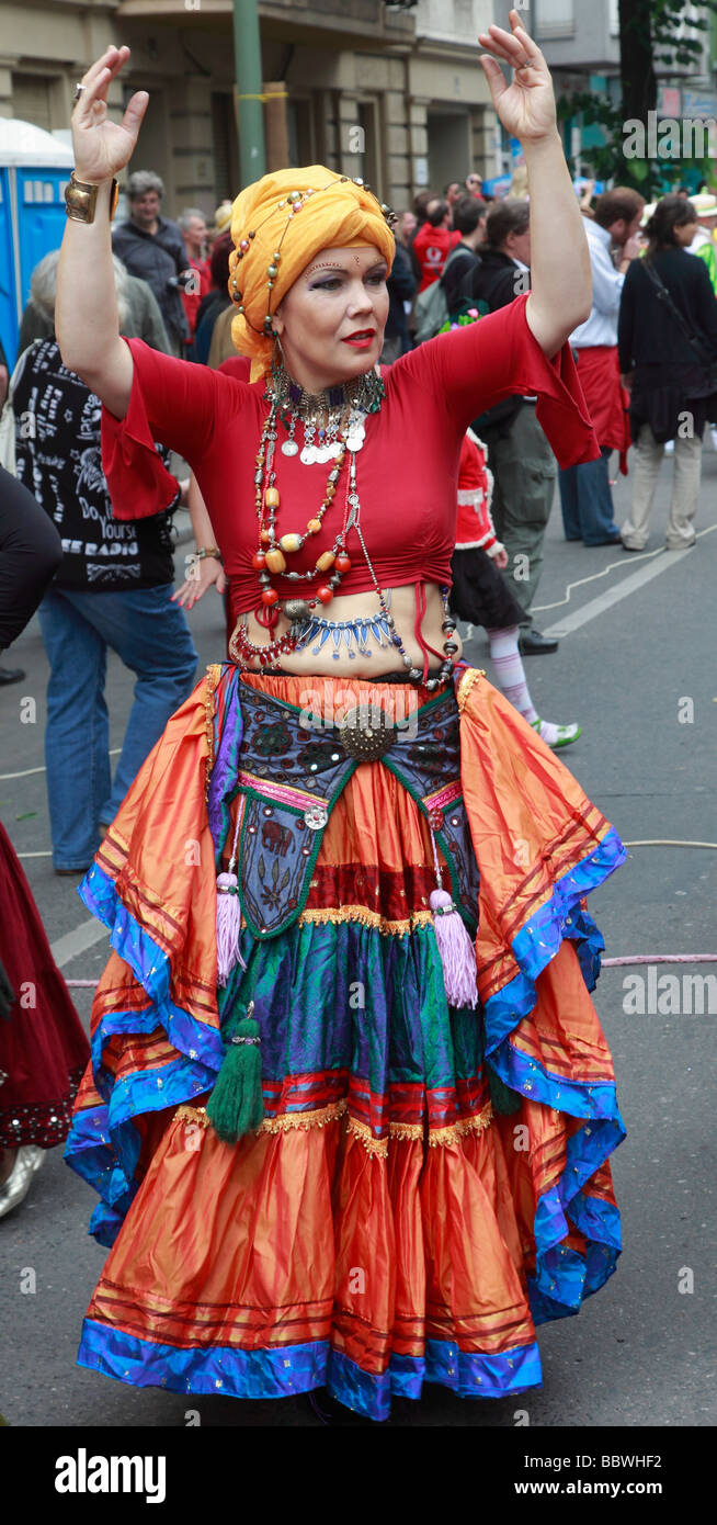 Deutschland Berlin Karneval der Kulturen Frau in Tracht Stockfoto