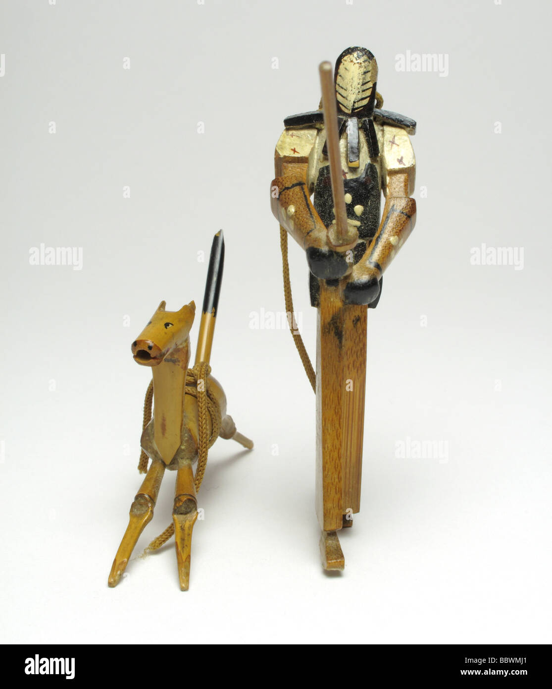 Antike japanische Bambus Spielzeug ein Kendo-Kämpfer und ein Pferd Stockfoto