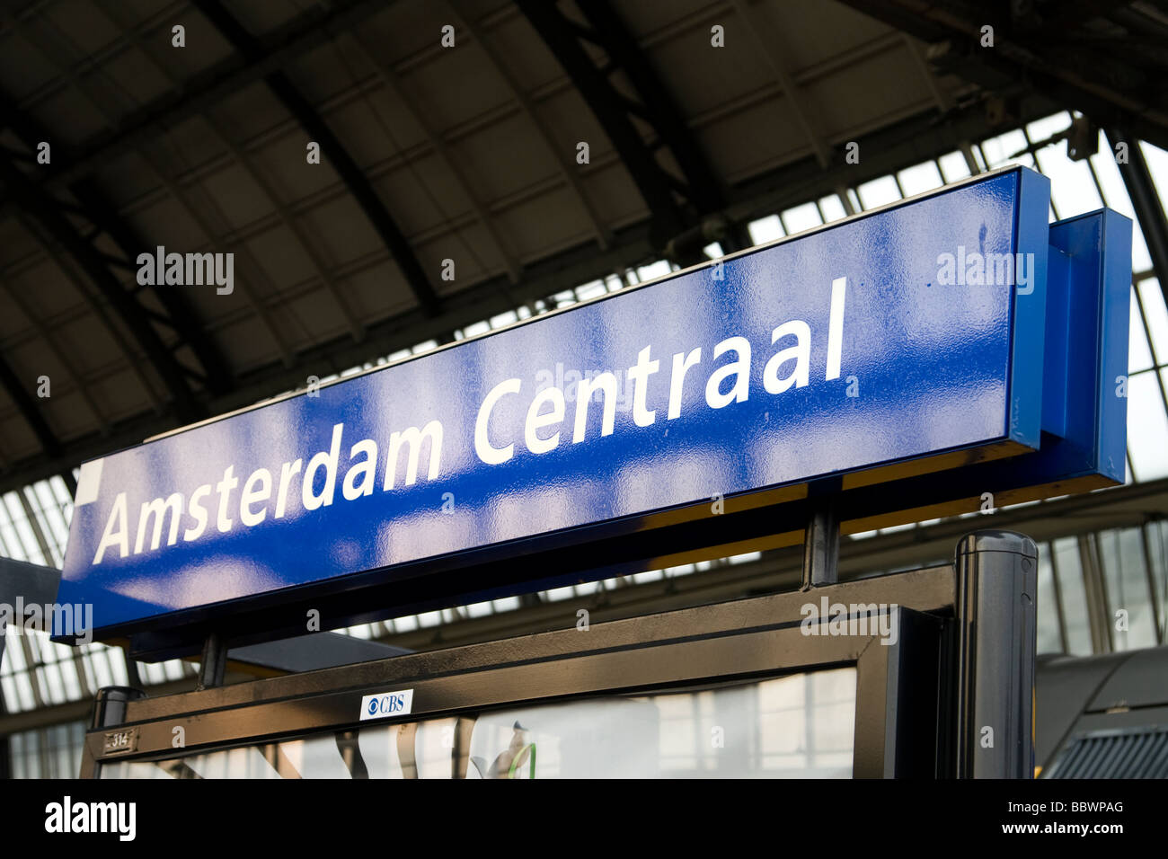 Amsterdam Centraal Schild am Amsterdamer Hauptbahnhof Stockfoto