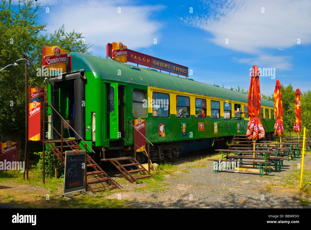 Vagon Orient Express Zug Bar und Restaurant (jetzt geschlossen und entfernt) in Zizkov Viertel von Prag Tschechische Republik Europa Stockfoto