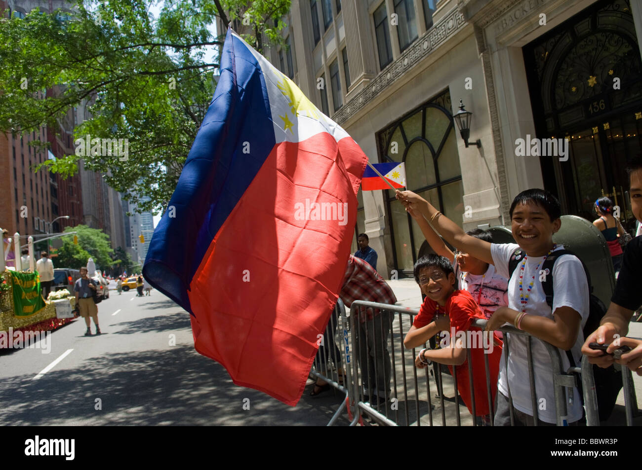 Filipino Amerikaner aus der Tri-State-Bereich marschieren in die Philippinen Independence Day Parade auf der Madison Avenue in New York Stockfoto