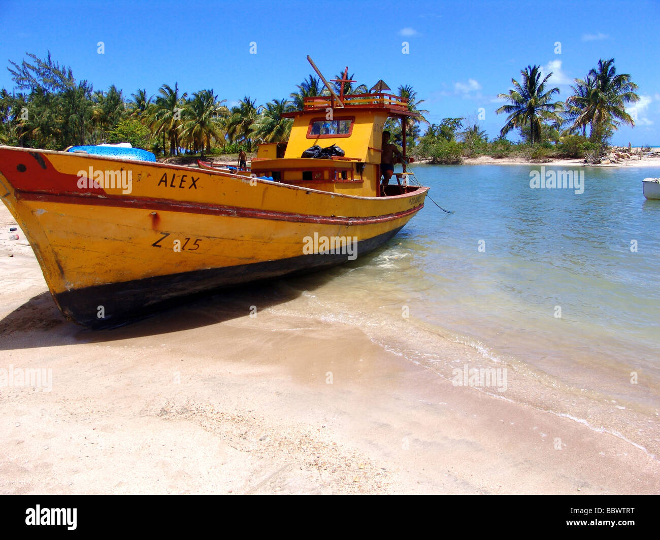 ein verankerten Boot am Strand Sand Brasilien alagoas Stockfoto
