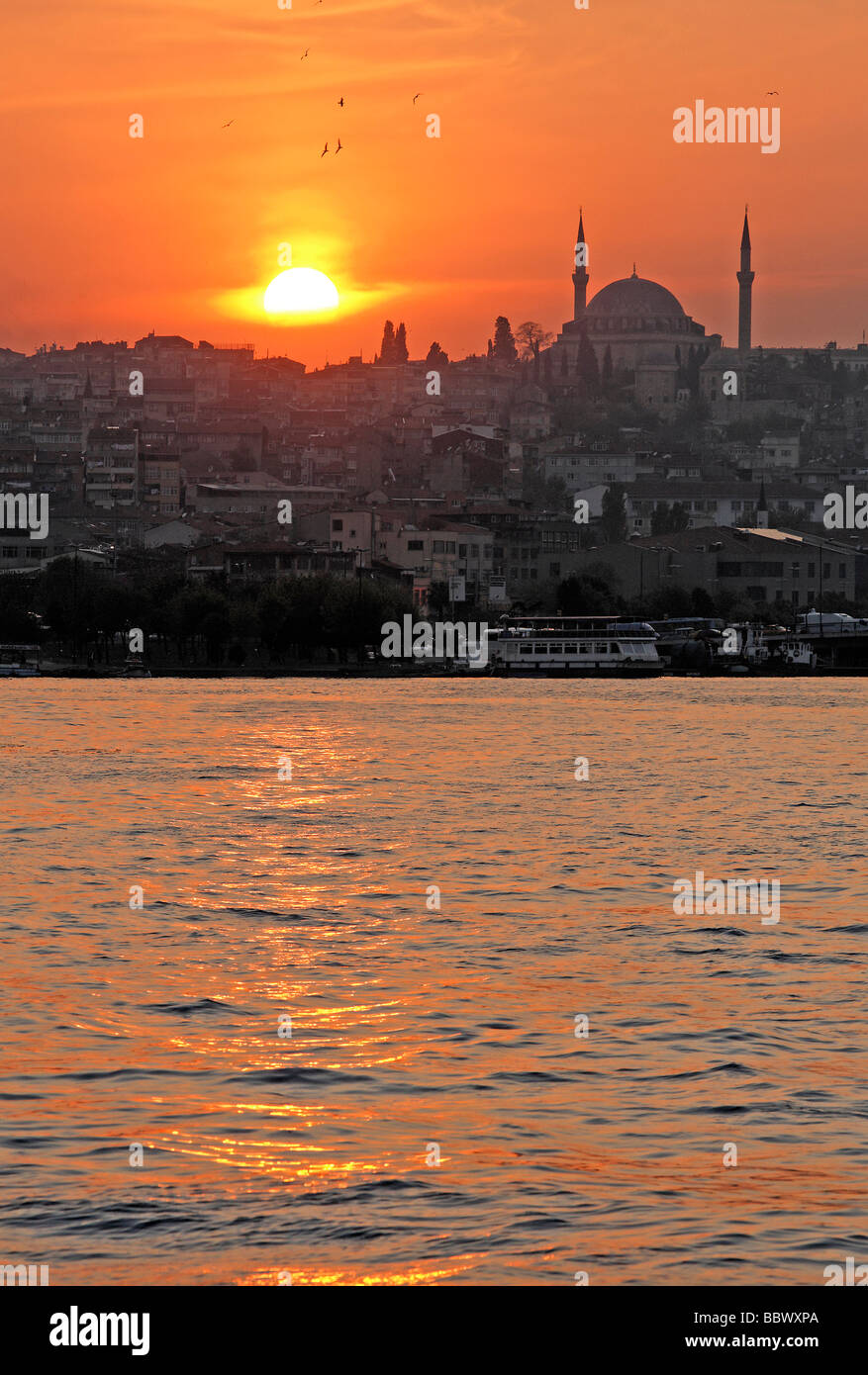 Sonnenuntergang über das Goldene Horn, Istanbul, Türkei Stockfoto