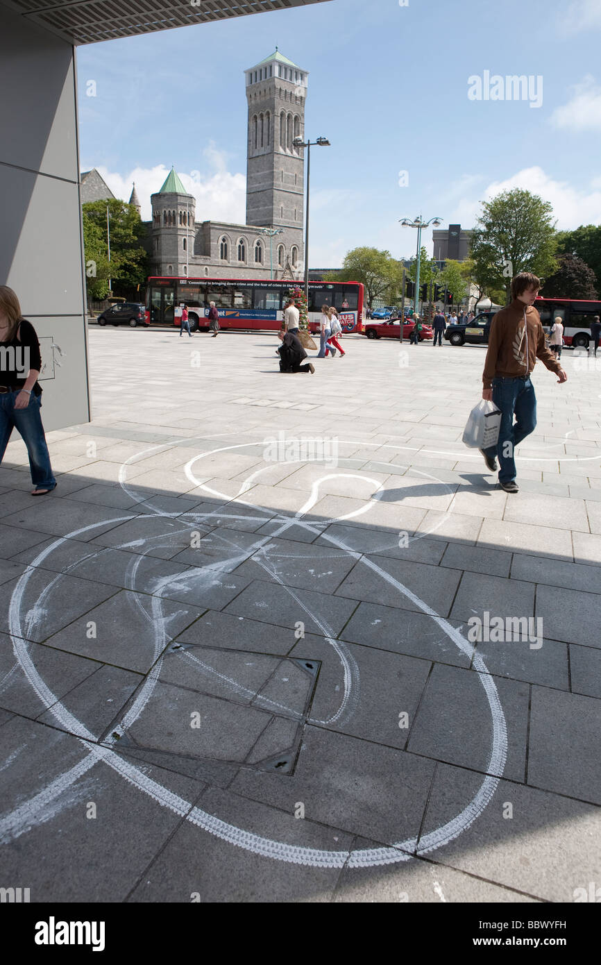 weiße Linien Plymouth. Graffiti, University of Plymouth. malte im Barbican, Hacke, Stadtzentrum von Plymouth. Schüler-Kunst. Stockfoto