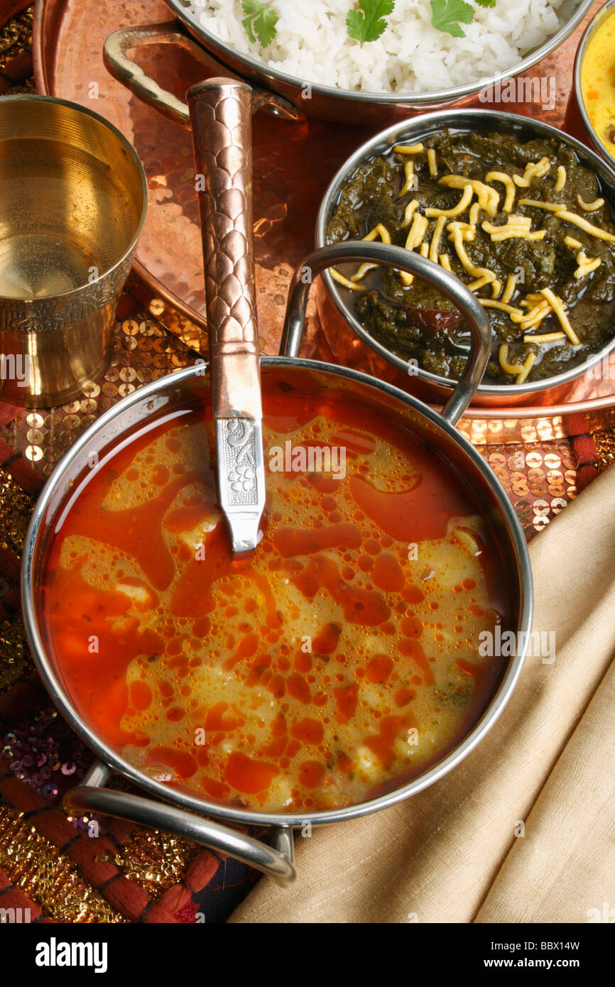 Khatta Alu ist ein Kartoffel-Curry aus Gujarat Stockfoto