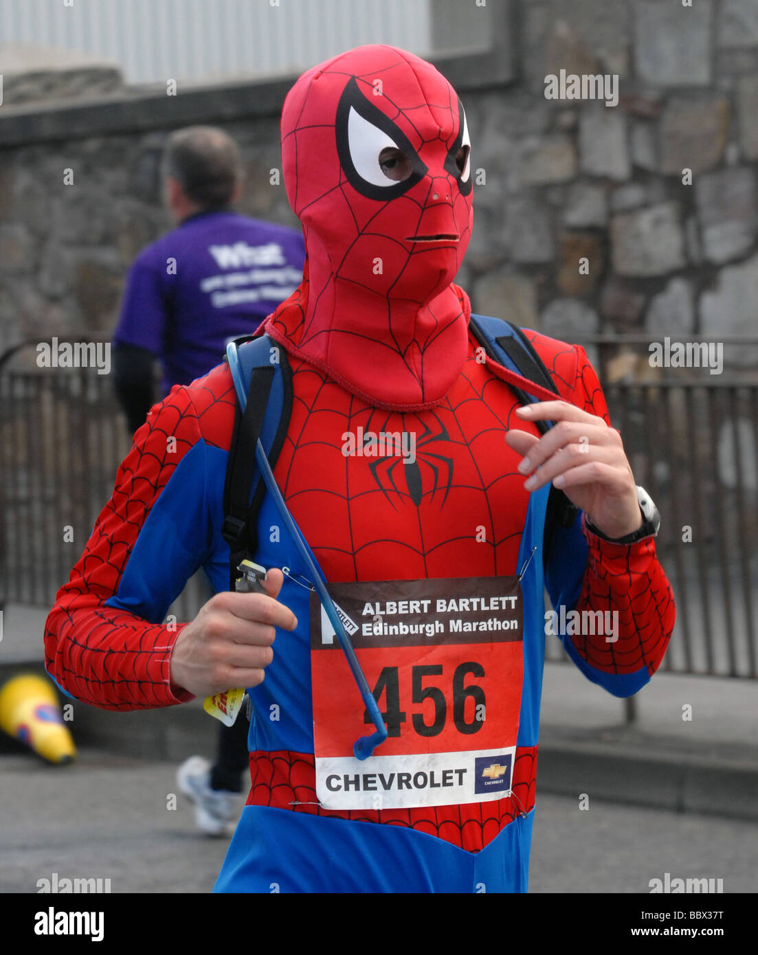 Läufer in der Edinburgh-Marathon im Kostüm Stockfoto