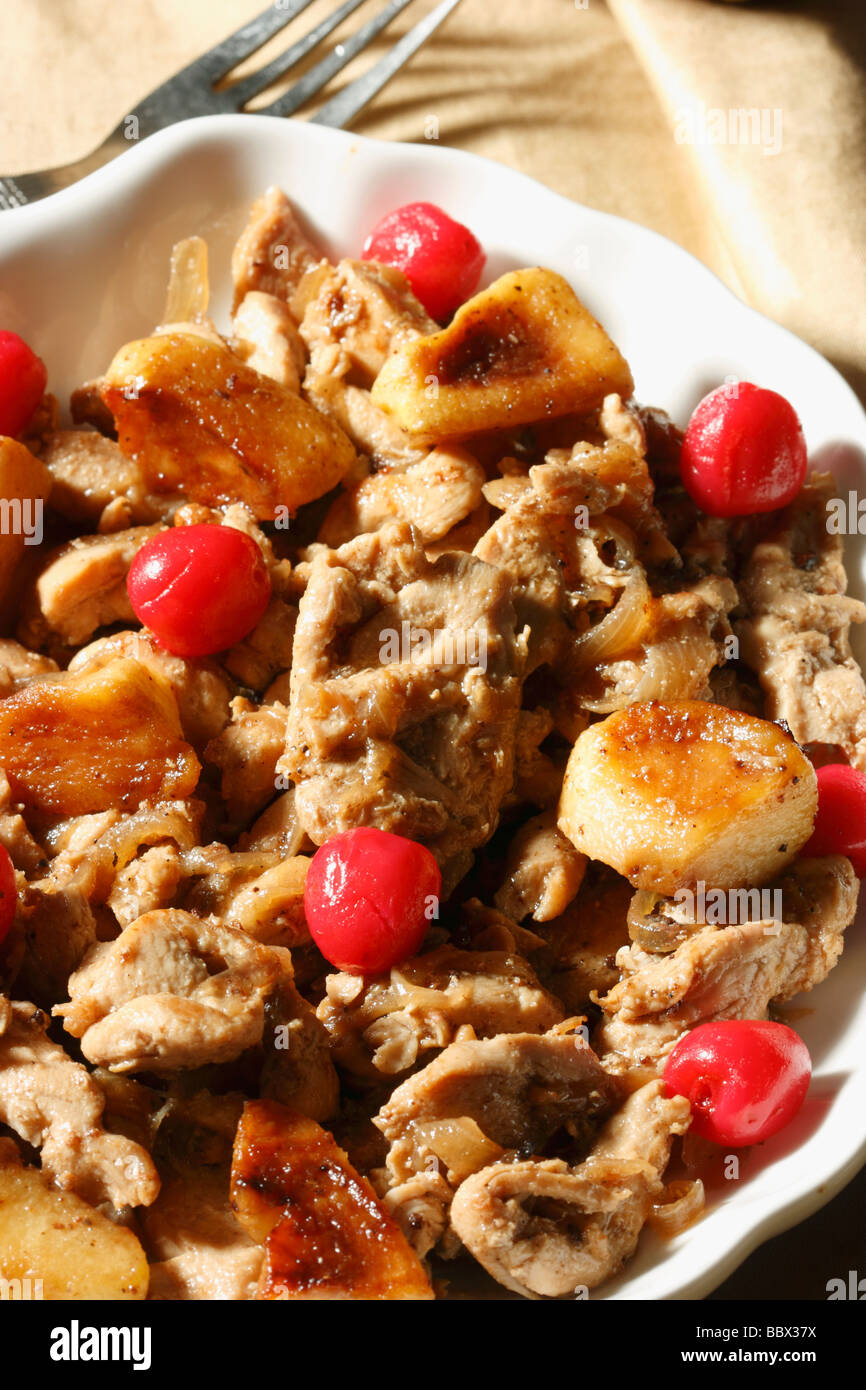 Solange-e Seib ist ein Fleisch-Eintopf mit Äpfeln und getrockneten Früchten Stockfoto