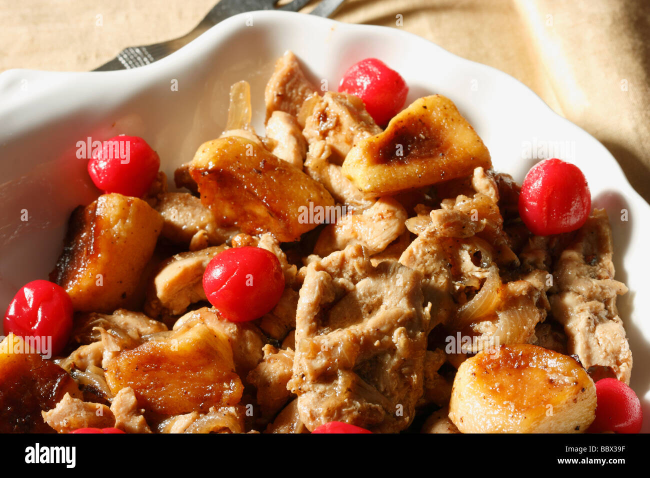 Solange-e Seib ist ein Fleisch-Eintopf mit Äpfeln und getrockneten Früchten Stockfoto