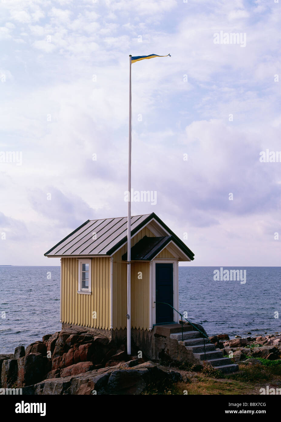 Haus mit Meer im Hintergrund Stockfoto