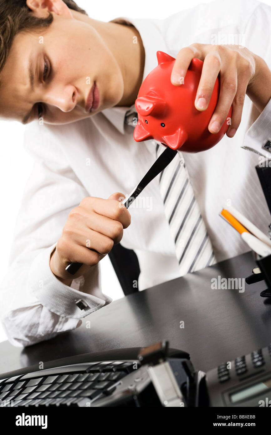 Ein Junge mit einem Sparschwein. Stockfoto