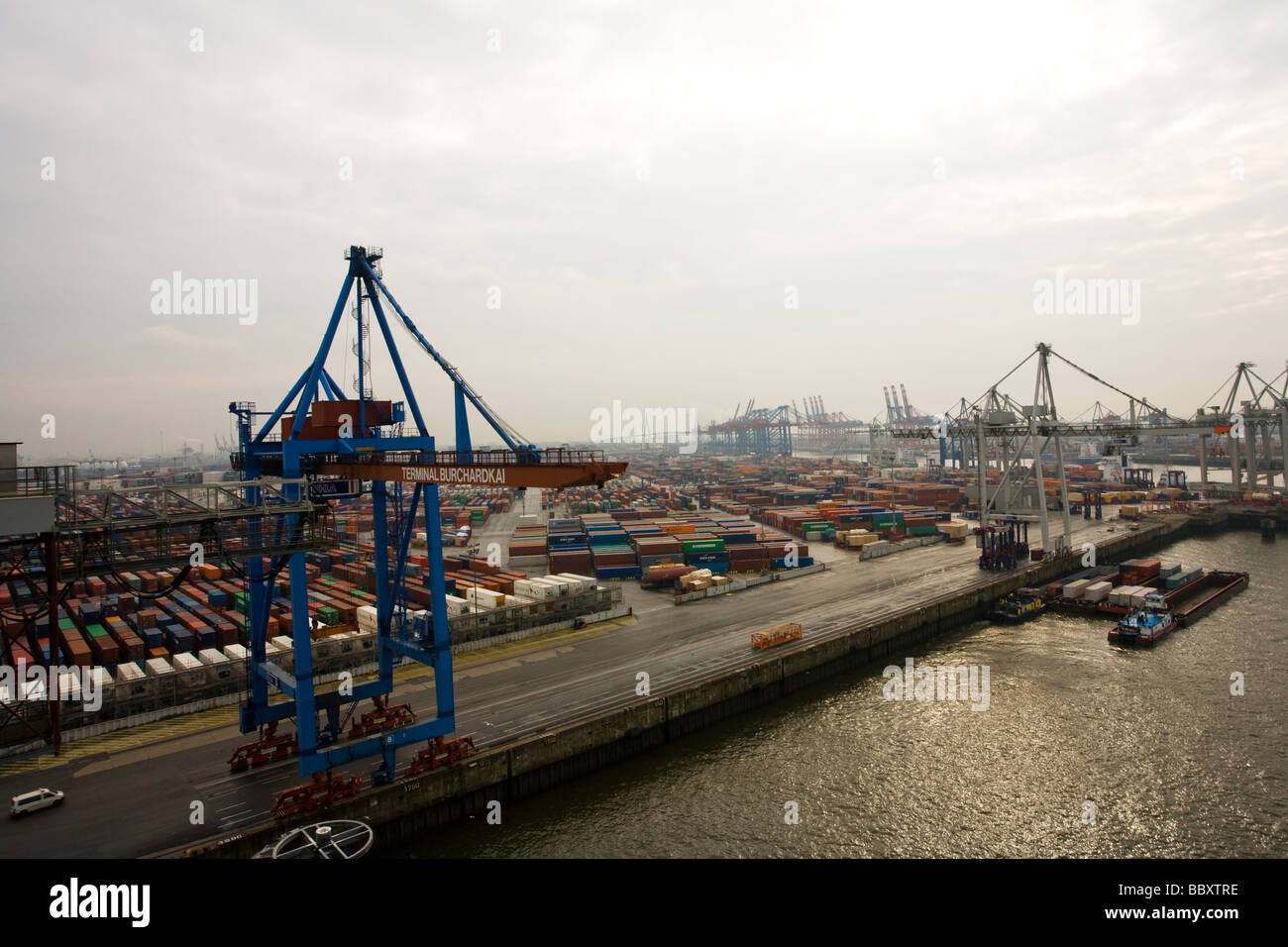 Eine hohe Aussicht auf The Port of Hamburg, Germany Stockfoto