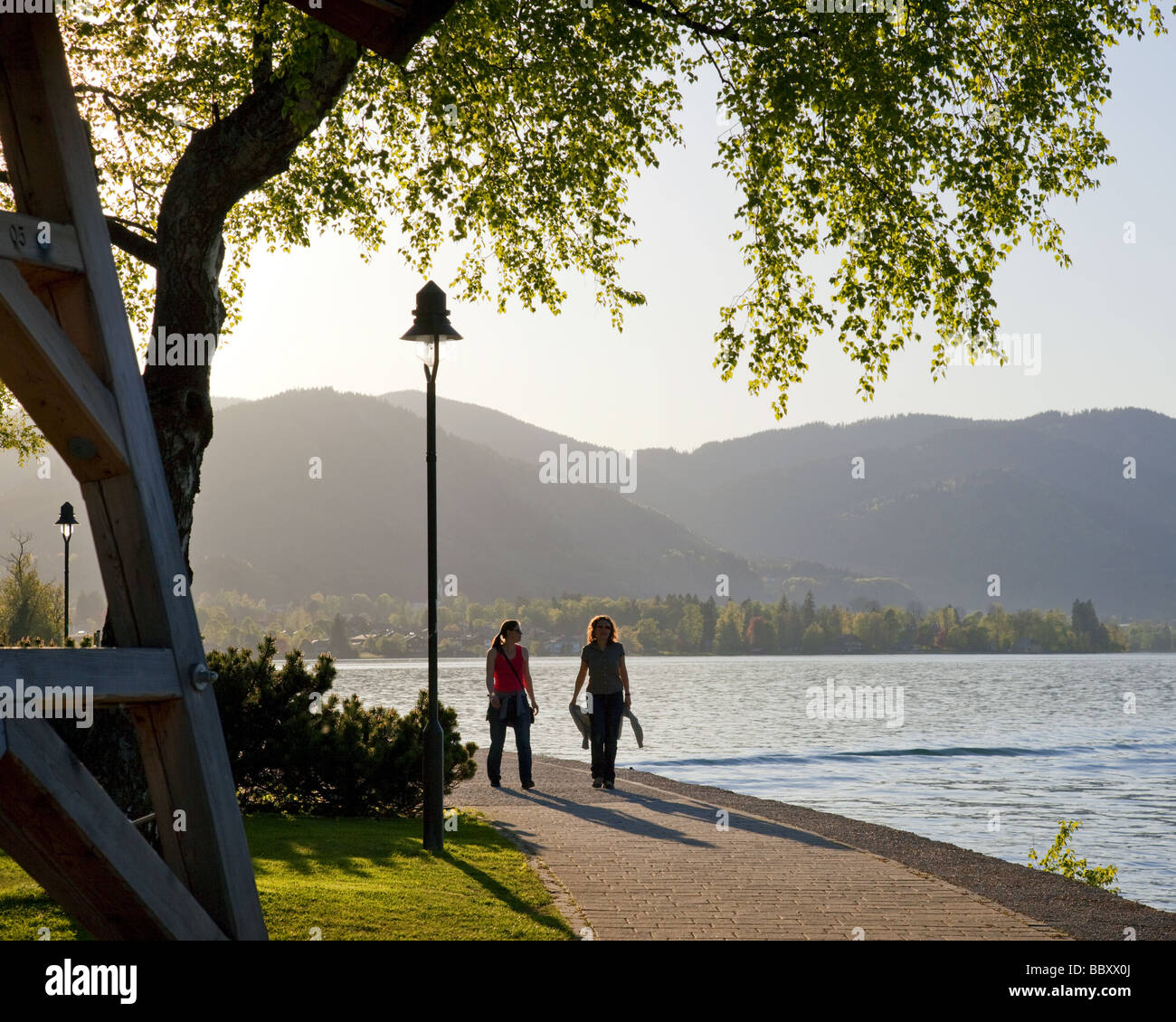 DE - Bayern: Am späten Nachmittag am See Tegernsee (Rottach-Egern) Stockfoto