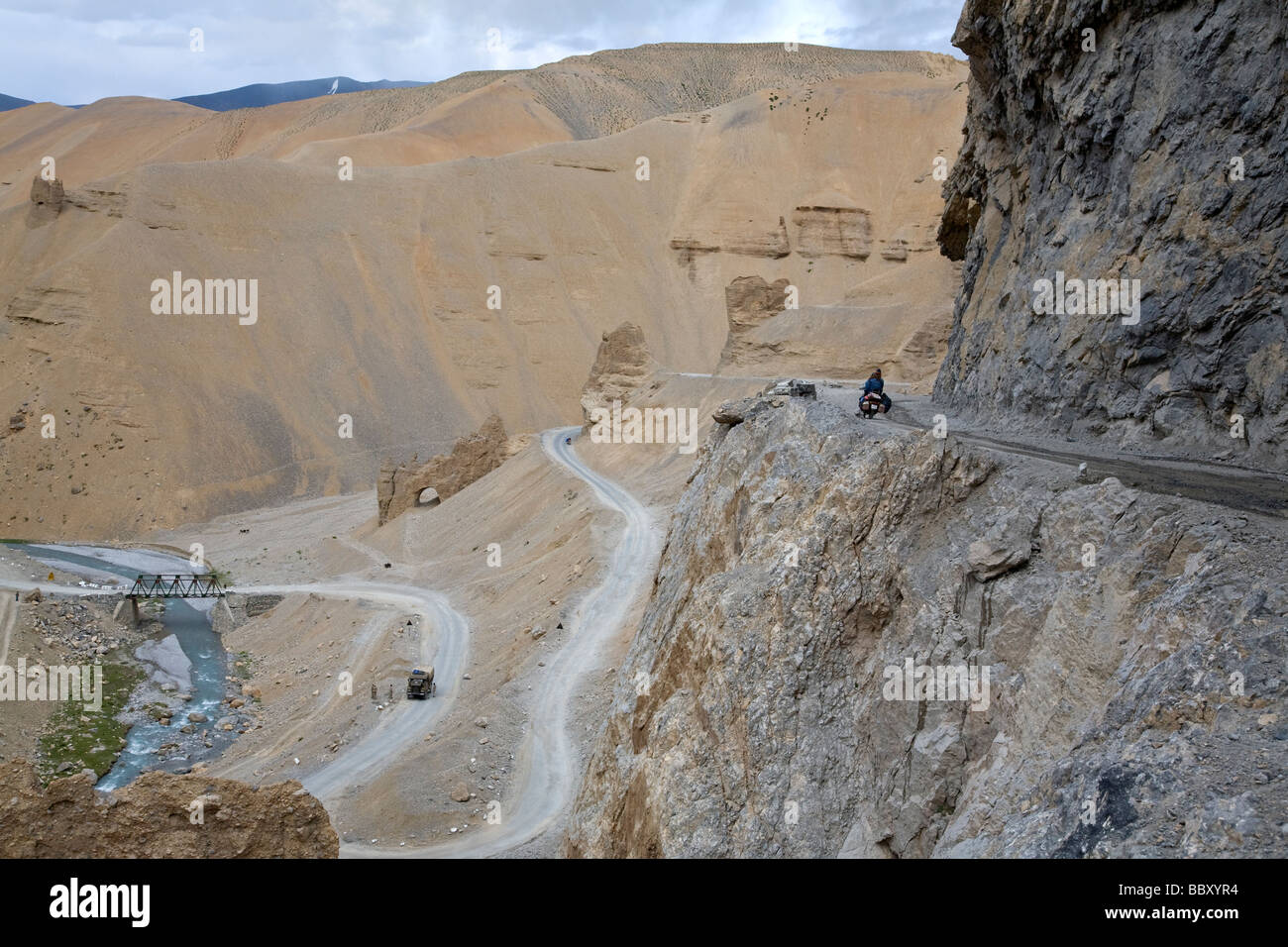 Motorrad unterwegs Manali-Leh. In der Nähe von Pang. Ladakh. Indien Stockfoto