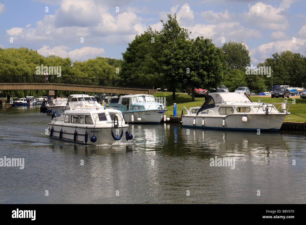 Unten am Fluss in die Stadt Ely Stockfoto