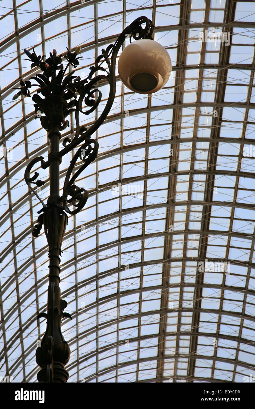 Einkaufszentrum GUM Interieur mit Glasdach in Moskau Stockfoto