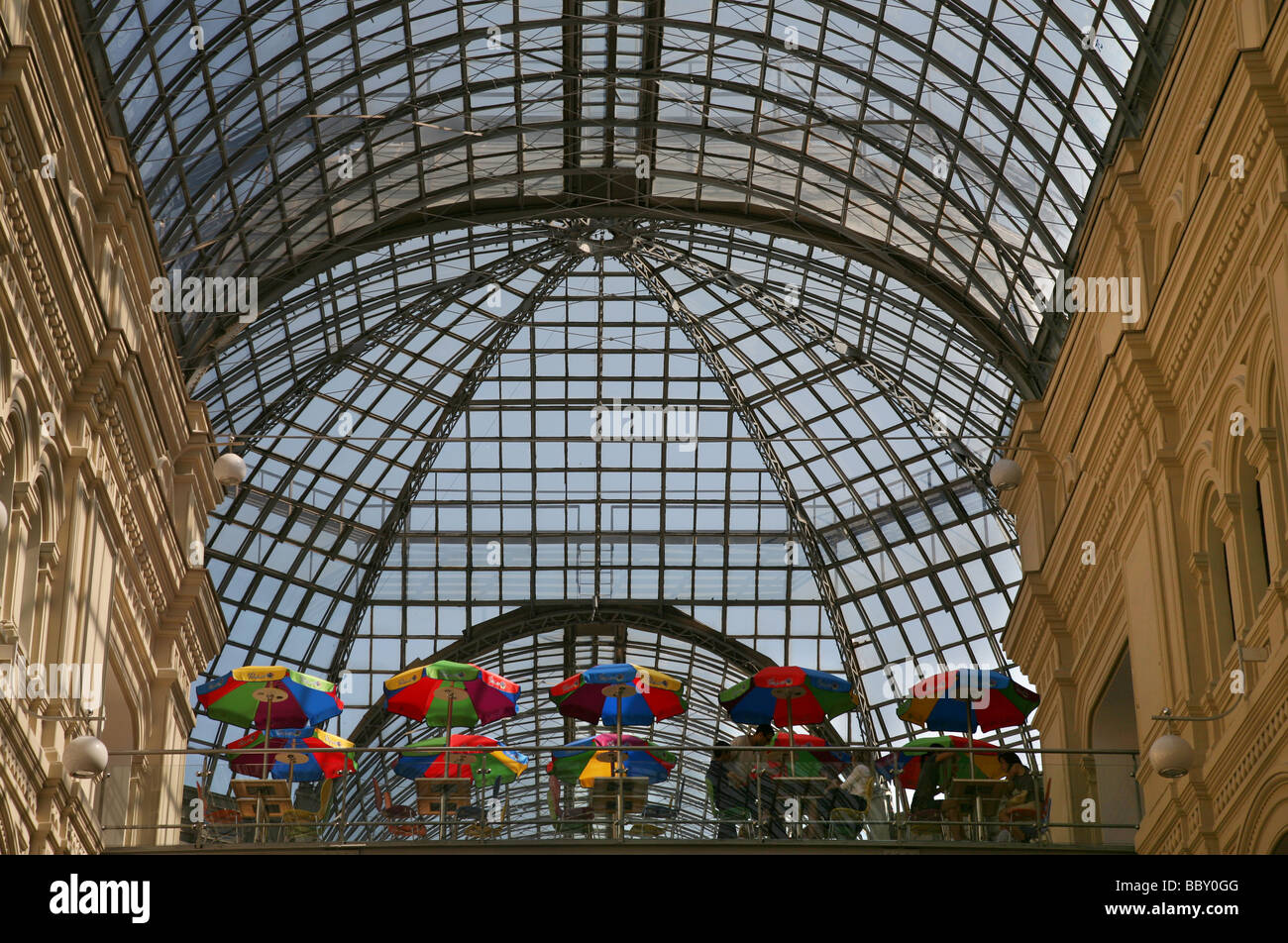 Einkaufszentrum GUM Interieur mit Glasdach in Moskau Stockfoto