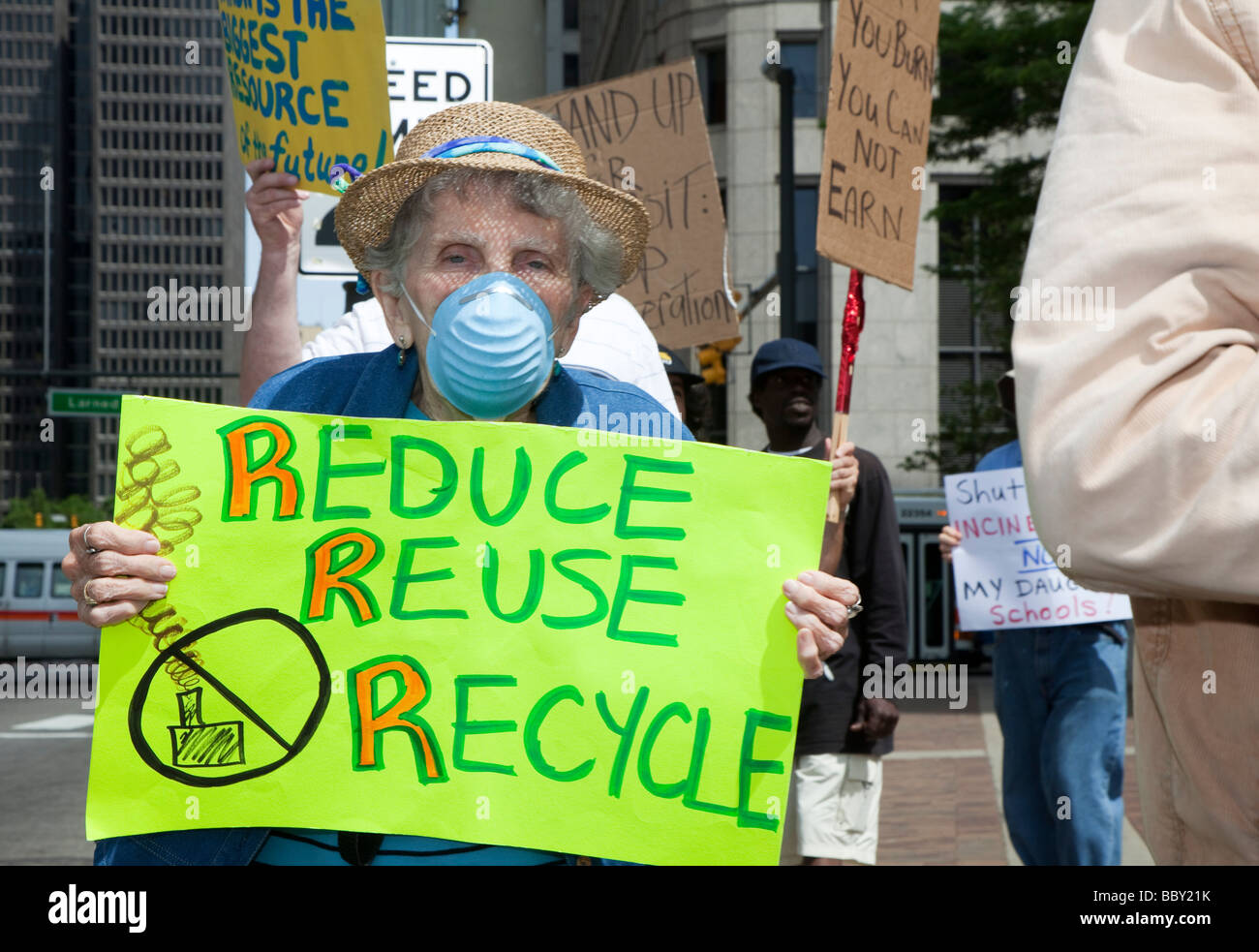 Demonstranten fordern Schließung des Müllverbrennungsanlage Stockfoto
