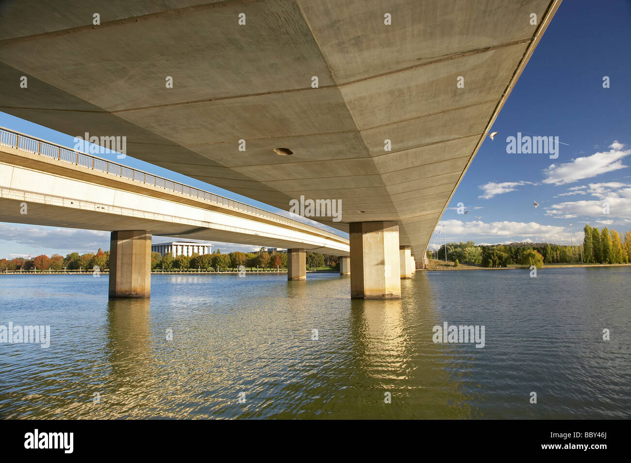 Commonwealth Avenue Bridge Lake Burley Griffin Canberra ACT Australien Stockfoto