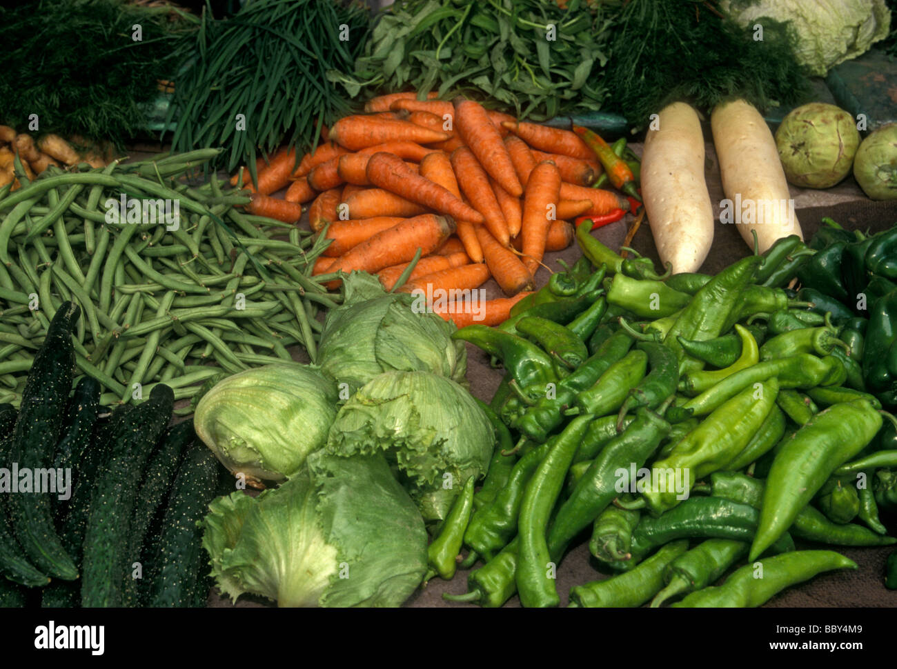 Händler verkaufen Obst und Gemüse Obst und Gemüse Markt Puhuangyu Markt in der Stadt Beijing in Peking Gemeinde China Asien Stockfoto