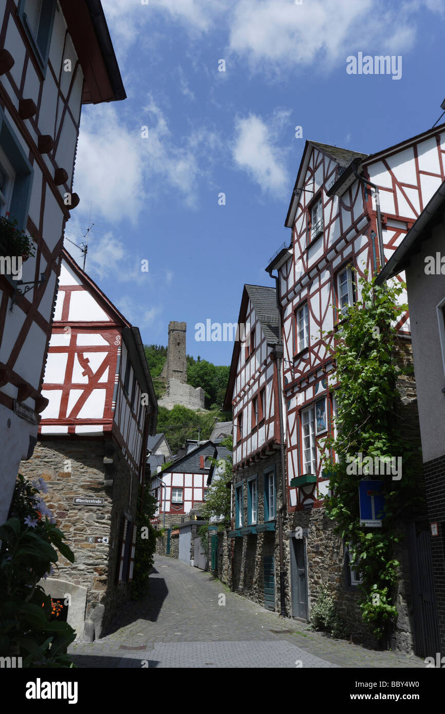 Fachwerkhäuser im Dorf Monreal, Landkreis Mayen-Koblenz, Rheinland-Pfalz, Deutschland, Europa Stockfoto