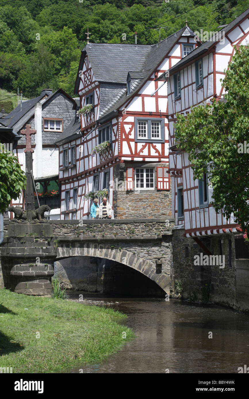 Fachwerkhäuser im Dorf Monreal, Landkreis Mayen-Koblenz, Rheinland-Pfalz, Deutschland, Europa Stockfoto