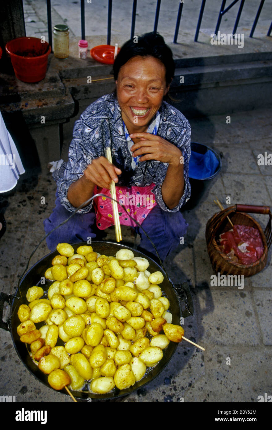 9 Lebensmittel Aus China Die Sie Nicht Kaufen Sollten Chinesische woks zum verkauf -Fotos und -Bildmaterial in hoher