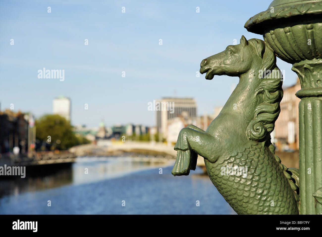 Detail von einem Seepferdchen auf Grattan-Brücke über den Fluss Liffey in Dublin Irland Stockfoto