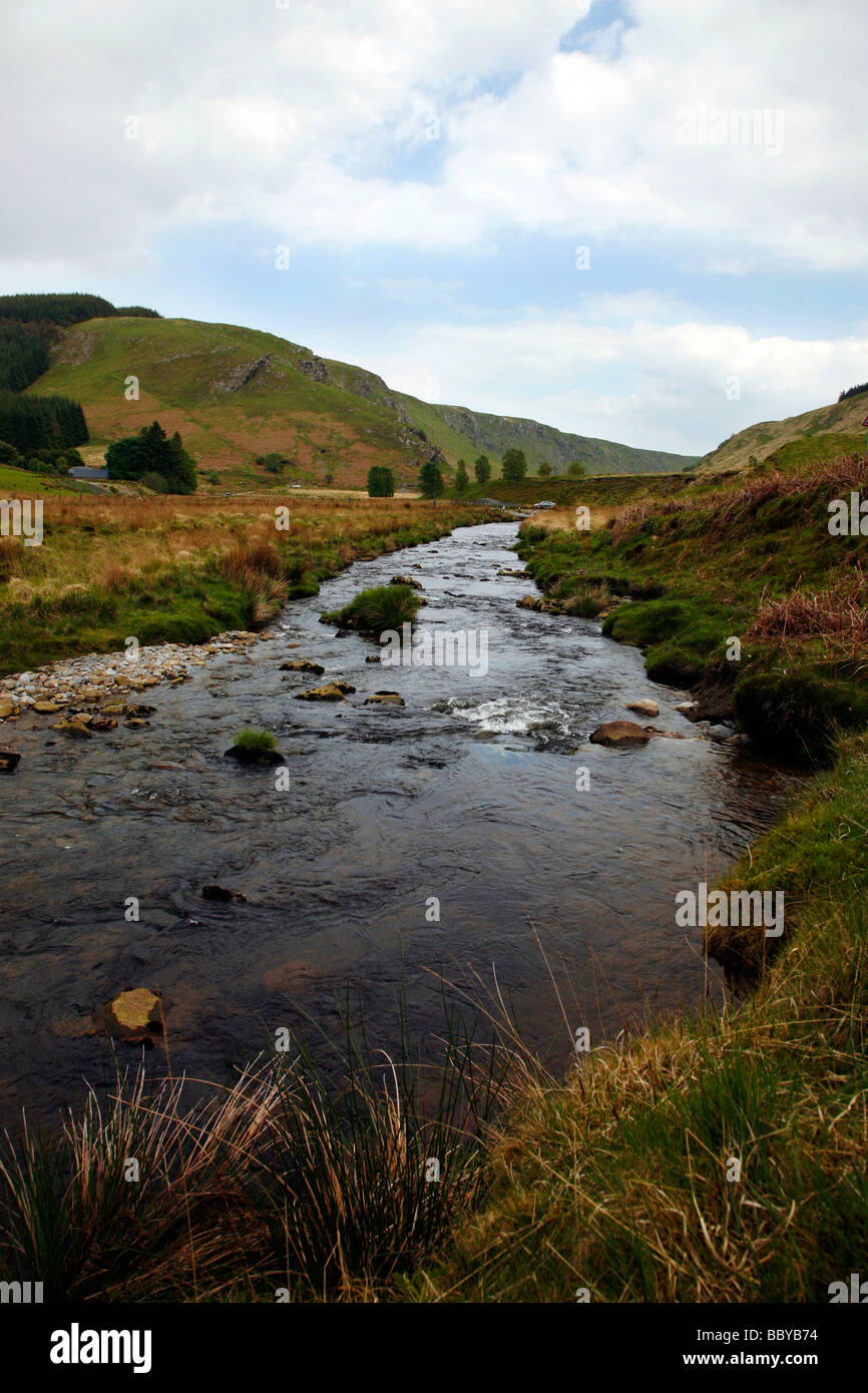 Der Fluss Irfon fließt über den Abergwesyn Pass in der Nähe von kleinen Spa Stadt Llanwrtyd Wells Stockfoto