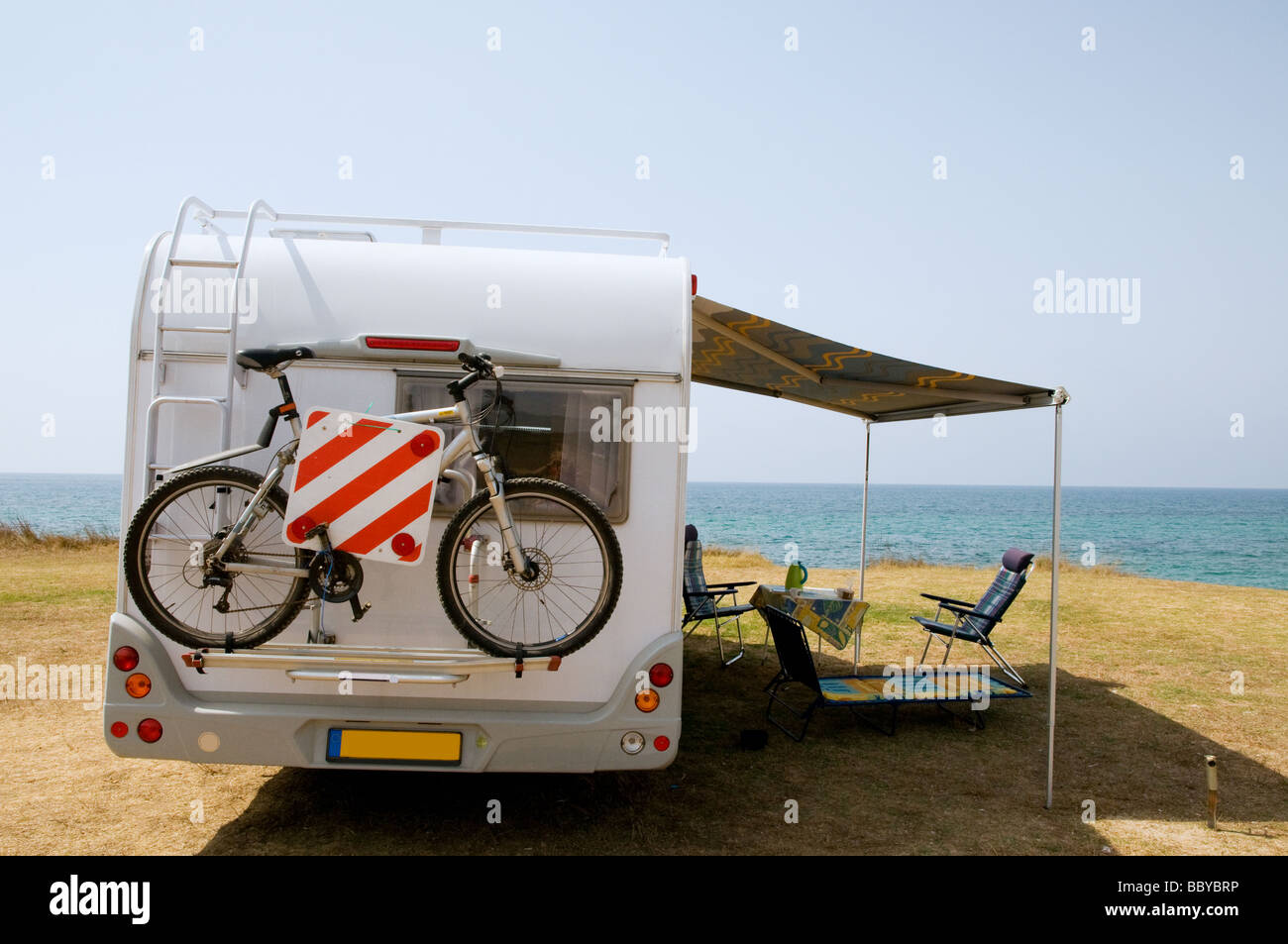 mit Wohnmobil unterwegs um im Urlaub Stockfoto