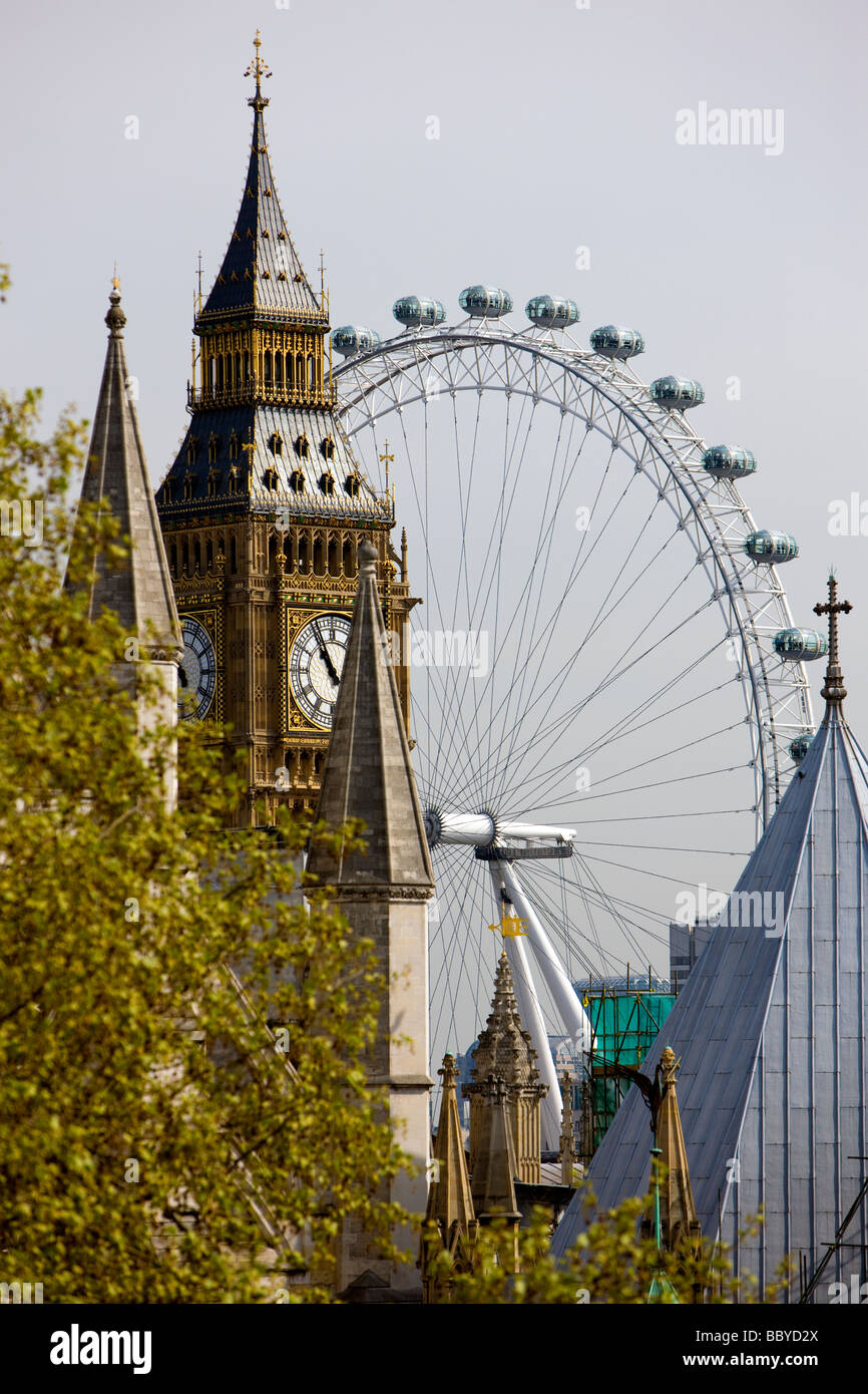 London England UK Big Ben Millennium Wheel Ferris Westminster Abbey Dach Top Porträt Skyline Stockfoto