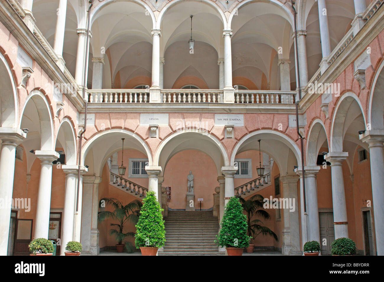 Spektakuläre restaurierten Palazzo, Teil der Via Garibaldi, Strada Nuova Entwicklungsprojekt in Genua, Italien Stockfoto