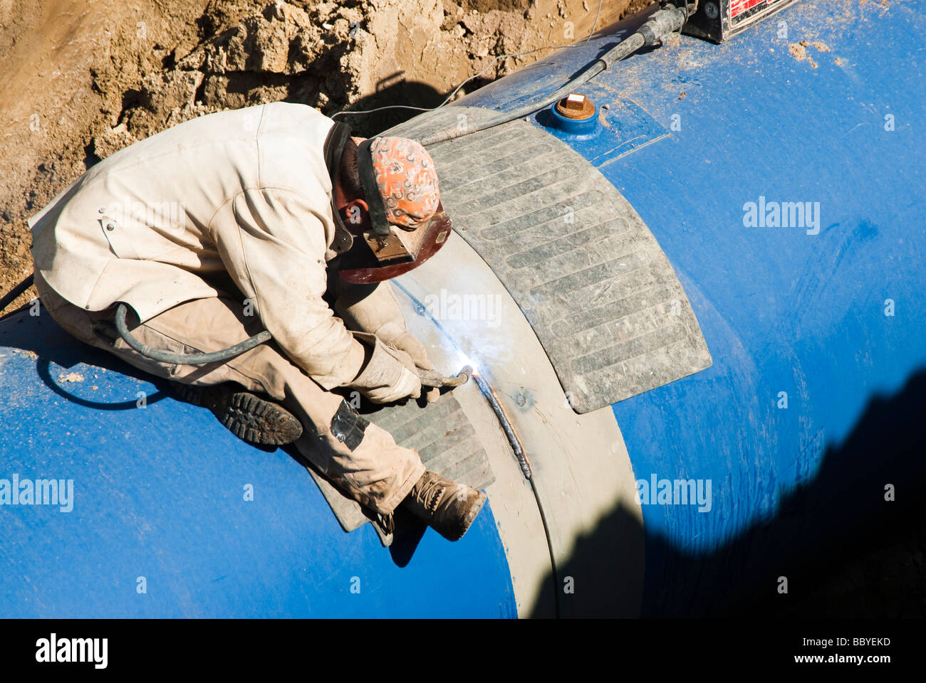 ein Schweißer arbeiten auf der Baustelle Louis Clark regionale Wassersystem Pipeline in South Dakota Stockfoto