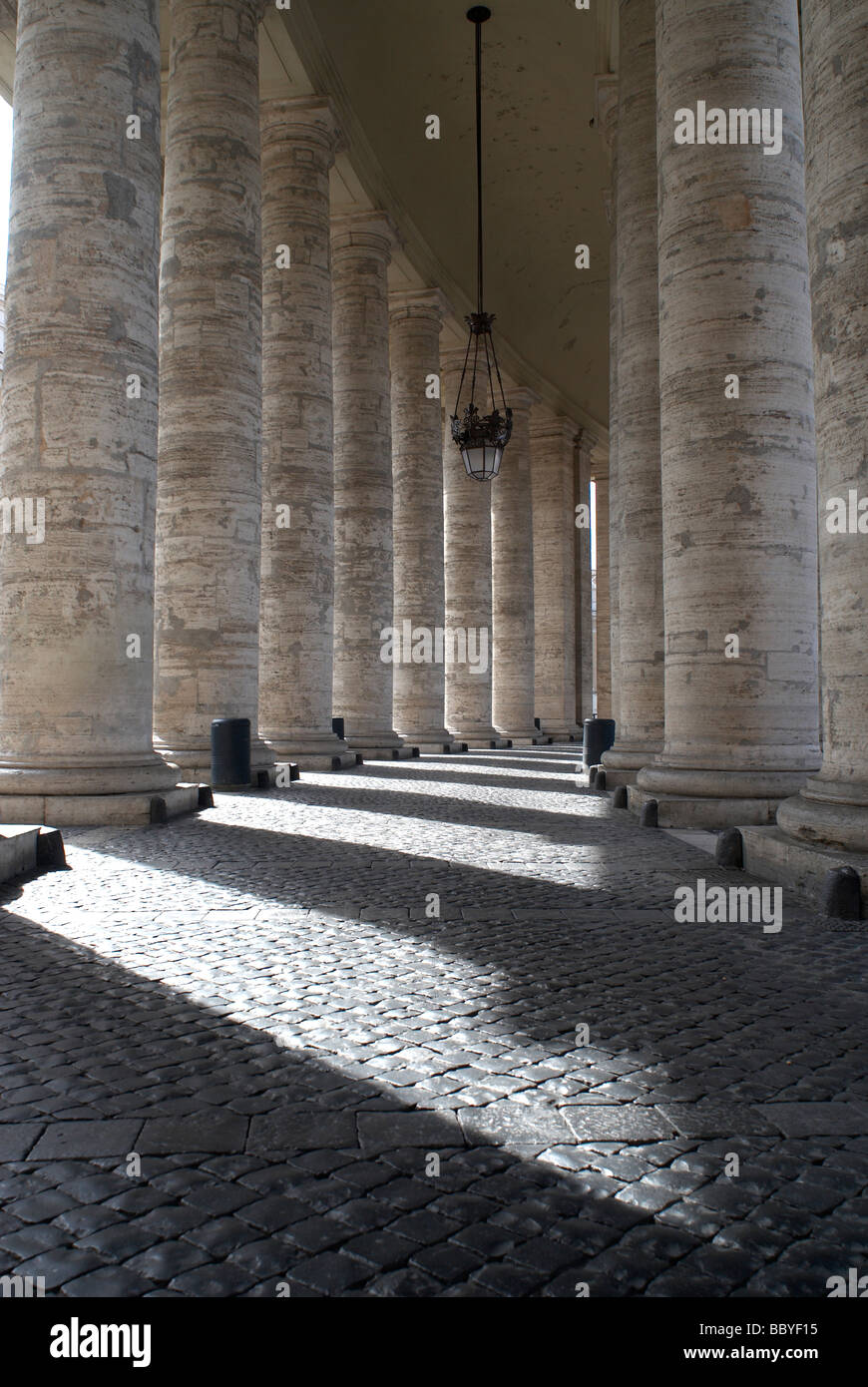Kolonnade am Petersdom, Rom Stockfoto
