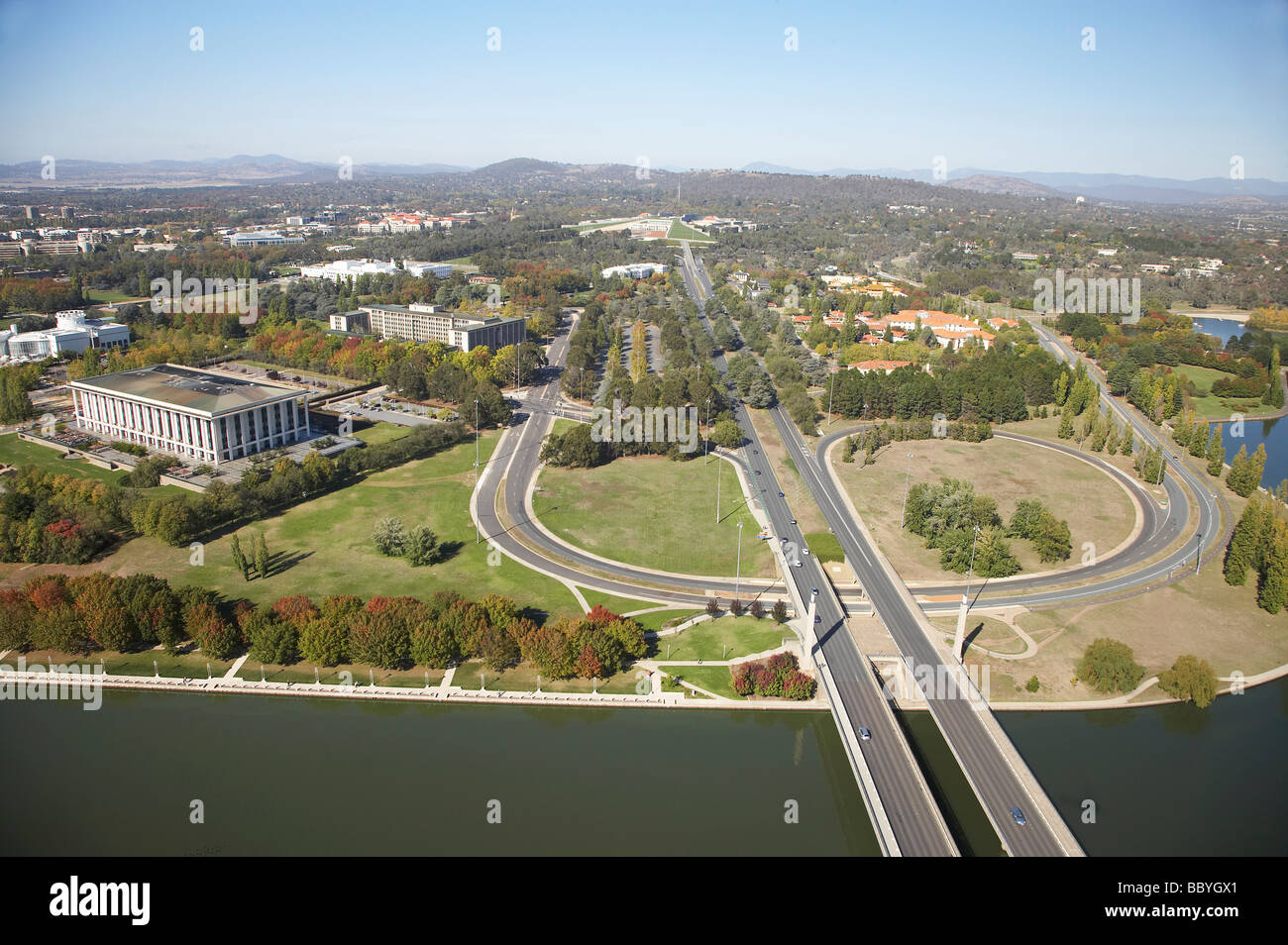 National Library of Australia verlassen Commonwealth Avenue und Lake Burley Griffin Canberra ACT Australien Antenne Stockfoto