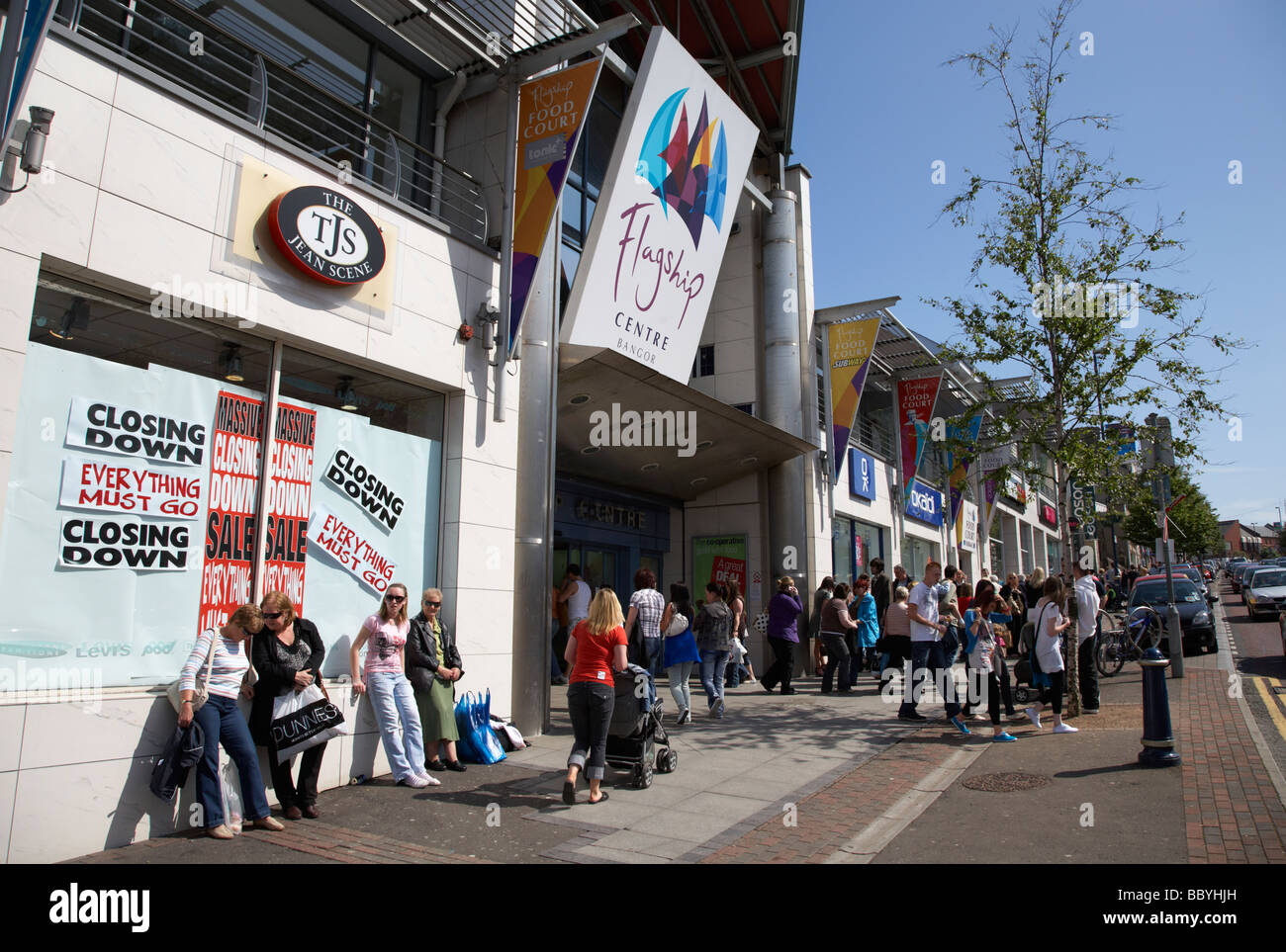 die Flaggschiff-Center Shopping Mall an einem belebten Samstag Nachmittag in Bangor Stadtzentrum Grafschaft unten Nordirland Vereinigtes Königreich Stockfoto