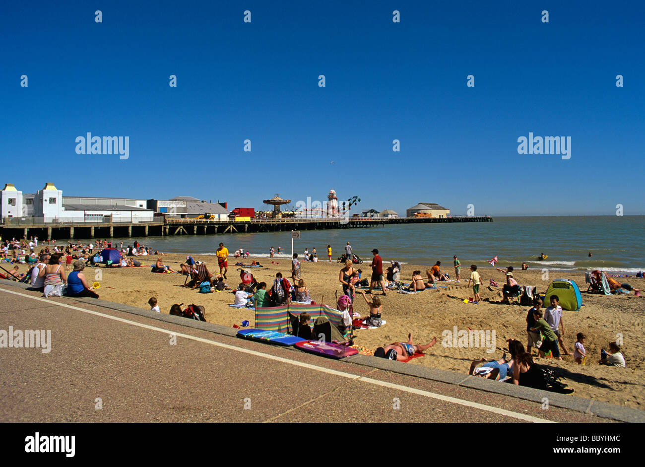 Strandpromenade und Unterhaltung Pier in Clacton on Sea auf der Küste von Essex Stockfoto