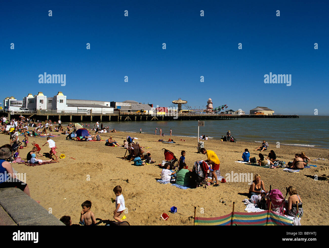 Strandpromenade und Unterhaltung Pier in Clacton on Sea auf der Küste von Essex Stockfoto