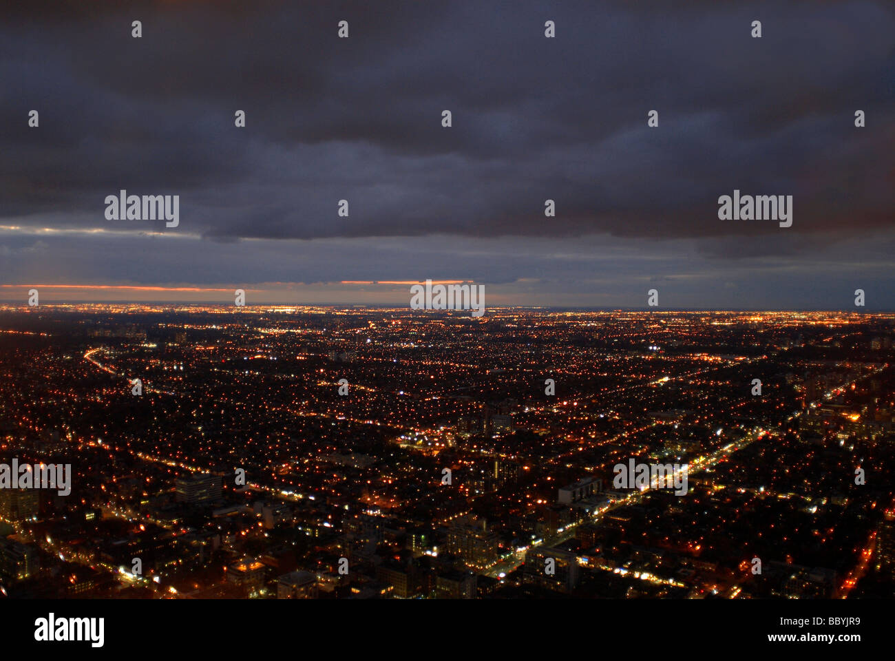 Blick über die Stadt bei Nacht Stockfoto