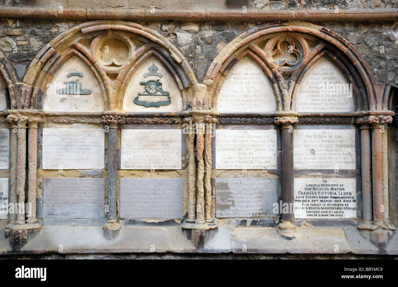 Gedenksteine im Inneren der königliche Garnison Kirche Portsmouth (Hampshire) England Stockfoto